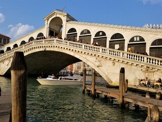Fototapeta na wymiar rialto bridge in Venice 