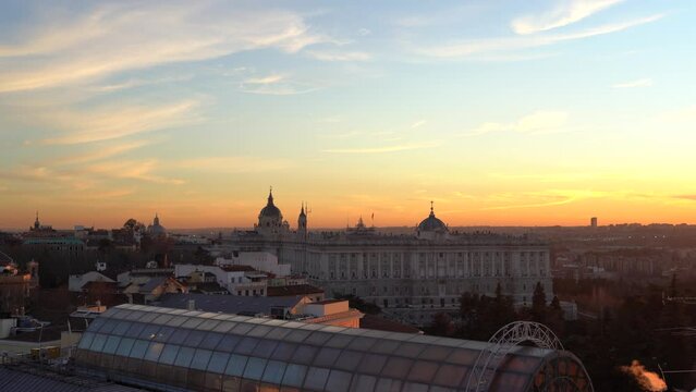 Vista panor&aacute;mica de la ciudad de Madrid al atardecer, Espa&ntilde;a.