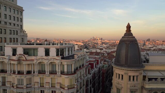 Vista panor&aacute;mica de la ciudad de Madrid al atardecer, Espa&ntilde;a.