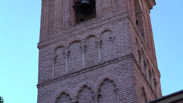 Torre mud&eacute;jar en la iglesia de San Nicol&aacute;s de los Servitas, Madrid, Espa&ntilde;a, considerada como el monumento m&aacute;s antiguo de Madrid