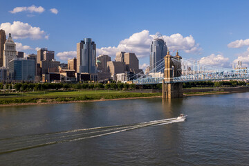 Fototapeta premium Cincinnati, Ohio, USA. View of the city skyline from above the Ohio River.