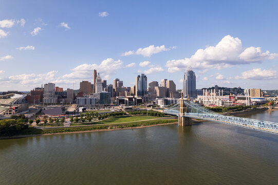 Cincinnati, Ohio, USA.  View of the city skyline from above the Ohio River.