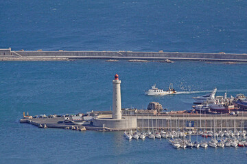 Fototapeta premium Sète : chalutier dans l'avant port