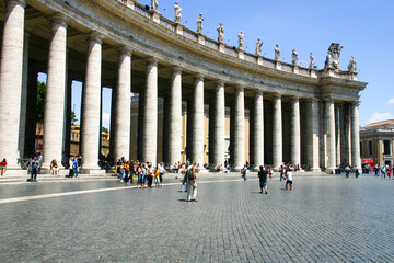 Rome, Italy Looking at Visitors Touring the Vatican City at Saint Peter's Square - obrazy, fototapety, plakaty