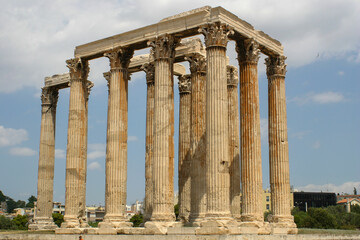 Obraz premium Athens, Greece, looking at the Temple of Apollo in the City Center