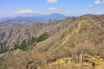 丹沢の大室山　甲相国境尾根より望む富士山と道志山塊と尾根道
丹沢　甲相国境尾根　大室山より富士山、その手前左から菰釣山、御正体山、手前左から水晶沢ノ頭、白石峠
