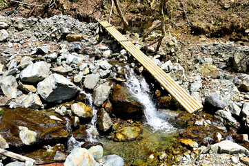 丹沢の加入道山　白石沢コース　崩落した木道
