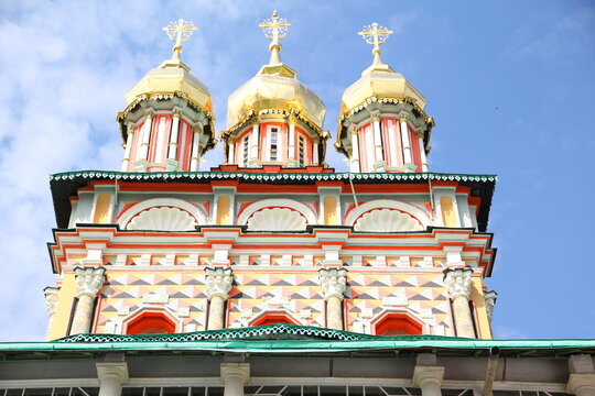 Church at the entrance to the Sergiev Posad Trinity Lavra
