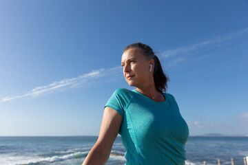 Fototapeta na wymiar Female jogger relaxing on seaside