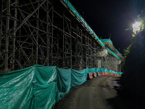 Proceso De Construcción De Un Puente Tomada De Noche