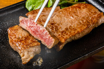 高級グリルステーキ Thick cut luxury fresh beef steak