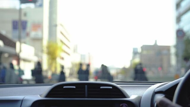 車内　風景　歩く人　街　通勤　通学