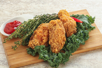 Crispy chicken wings with tomato ketchup