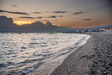Vista del lido la sera con costa