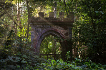 Tor im Wald - gate in the forest - Beatiful Decay - Verlassener Ort - Urbex / Urbexing - Lost Place - Artwork - Creepy - High quality photo © Enrico Obergefäll
