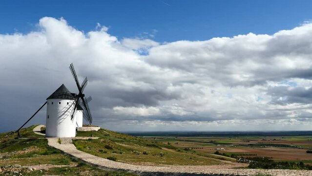 Molinos de viento en el pueblo Campo de Criptana, Ciudad Real, Castilla la Mancha, Espa&ntilde;a.