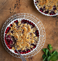 berry crumble pie