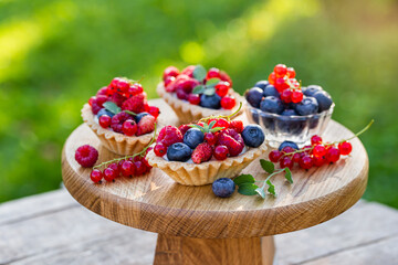 mixed berries tartlets