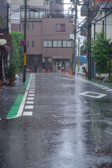 土砂降りの東京の赤坂6丁目の風景