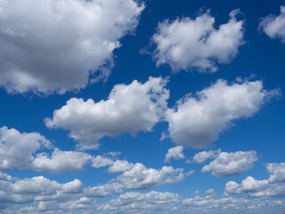 Obraz premium White fluffy clouds in the blue sky. Landscape with clouds.