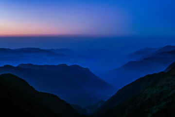 Obraz premium Landscape View Of Yushan Mountains And Tongpu Valley On The Trail To Paiyun Lodge, Yushan National Park, Chiayi, Taiwan
