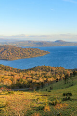 Naklejka premium 紅葉する美幌峠「秋の北海道」