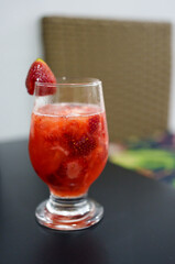 Drink de morando com vodka servido com bastante gelo