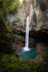 Fototapeta na wymiar Berglistüber Wasserfall