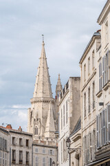 Fototapeta na wymiar Tour de la lanterne et vieille maisons de la Rochelle