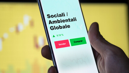 Un inversor está analizando el sociali/ambientali globale etf fondo en pantalla. Un teléfono muestra los precios del ETF ESG para invertir. Texto en español.
