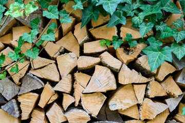Gestapeltes Brennholz