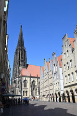 Fototapeta na wymiar Kirche St Lamberti - römisch-katholische Kirche im Stadtkern von Münster in NRW, Deutschland