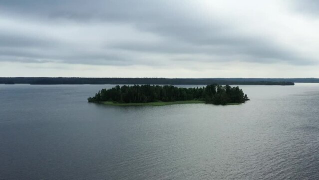 sur les bords du lac M&auml;lar (M&auml;laren) en Su&egrave;de