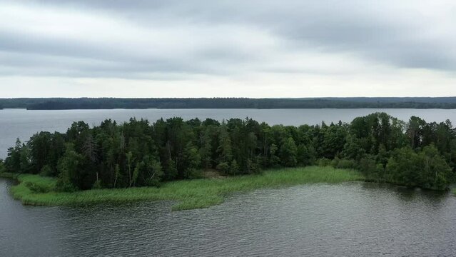 sur les bords du lac M&auml;lar (M&auml;laren) en Su&egrave;de
