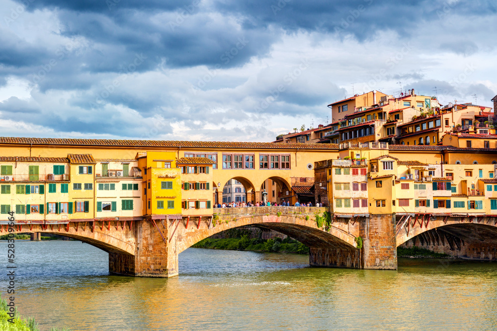 Wall mural Ponte Vecchio bridge over Arno River, Florence, Italy