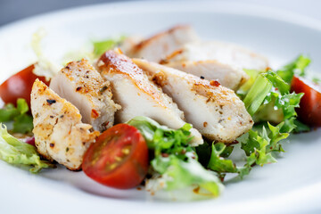 Salad with chicken and tomatoes