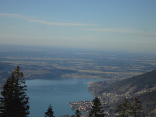 lago en la distancia