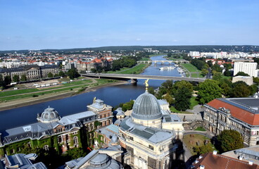 Fototapeta na wymiar Blick auf Dresden im Sommer