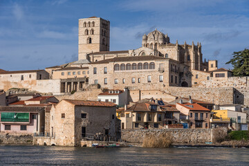 Fototapeta premium Zamora Romanesque cathedral and bell towers since Duero river. Spain