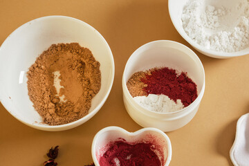 natural ingredients for powder, DIY cosmetics, hibiscus blush, turmeric, starch and hibiscus petal powder mix