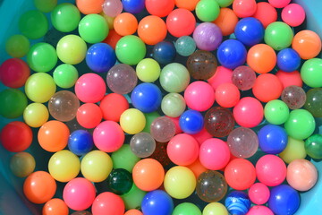 カラフルなスーパーボール