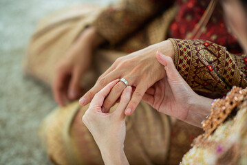 wear a ring, wedding ring, love couple