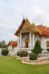 Obraz premium Wat Benchamabophit Dusitwanaram or marble temple, it is one of Bangkok's best-known temples and a major tourist attraction.