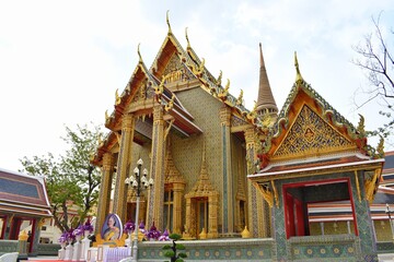 Fototapeta premium The entrance doors of Wat Ratchabophit are 3m high and are decorated with inlaid mother-of-pearl. This is a Buddhist temple on Atsadang Road in Bangkok.