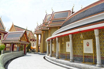 The curved walkway around the circular cloister of Wat Ratchabophit, The temple was built during...