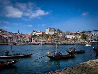Fototapeta na wymiar Porto by the River