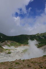 Murodo is at 2,500 m, this is the highest point on the Tateyama Kurobe Alpine Route. There are many places that you can take a walk to, such as Mikurigaike.