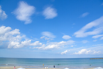 Obraz premium 青い海青い空白い雲