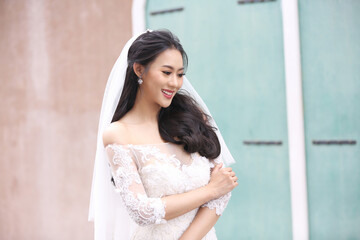 Fototapeta na wymiar Stylish young bride on her wedding day.elegant Bride in a white wedding