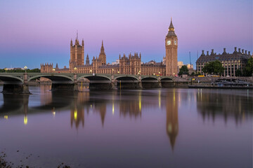 Fototapeta na wymiar Westminster Bridge during dawn twilight